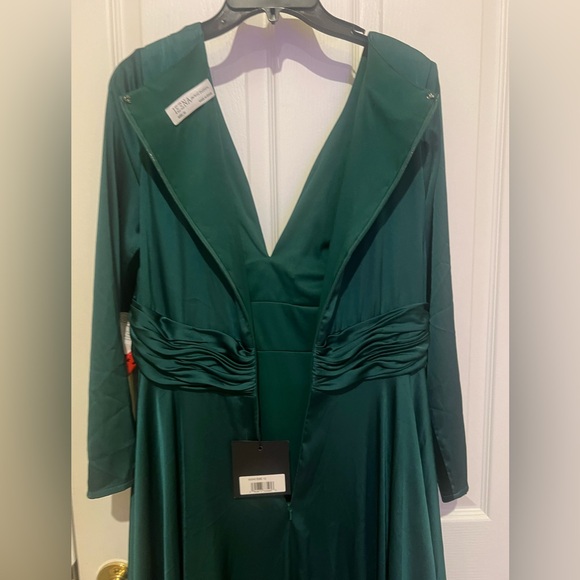 🌺Mac Duggal Gown - Picture 4 of 11